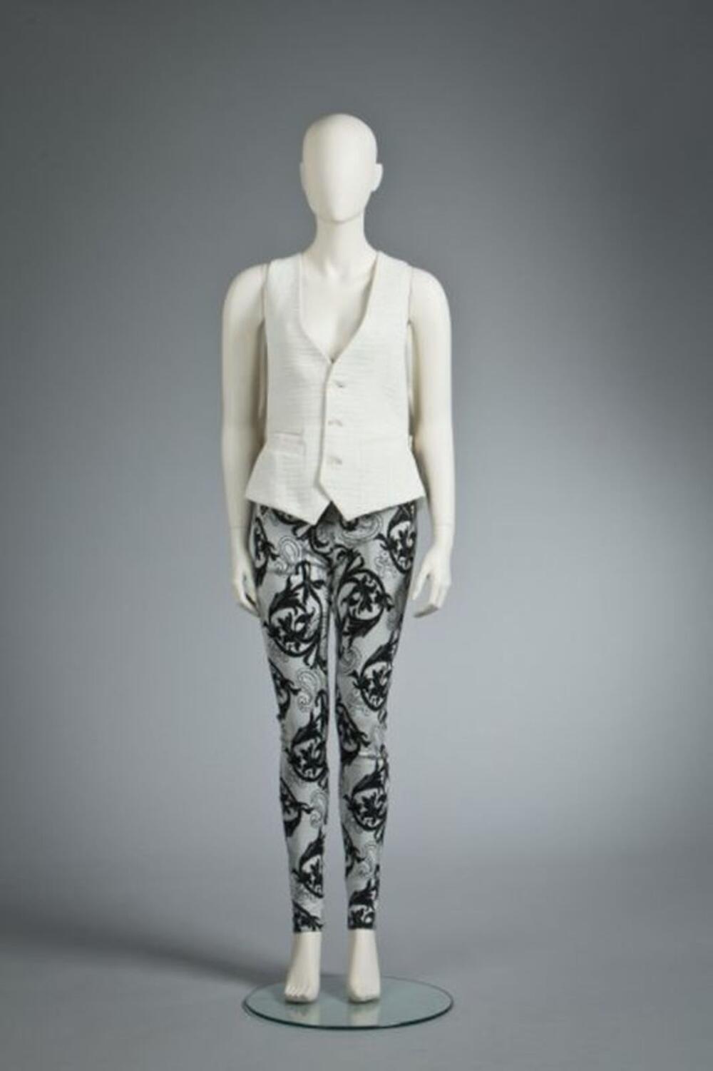 Ensemble bestaande uit gilet met rugzak en legging