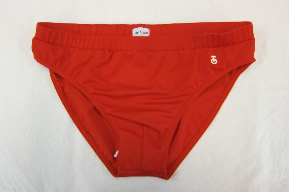 Zwembroek in rode lycra