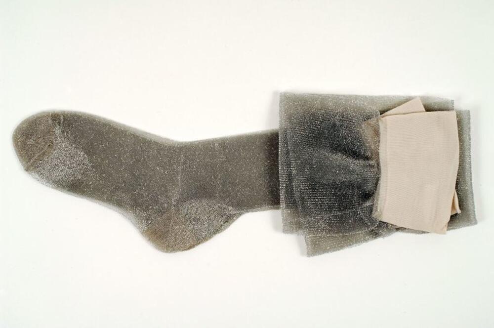 Nylonkousen in zilverkleurige lurexdraad