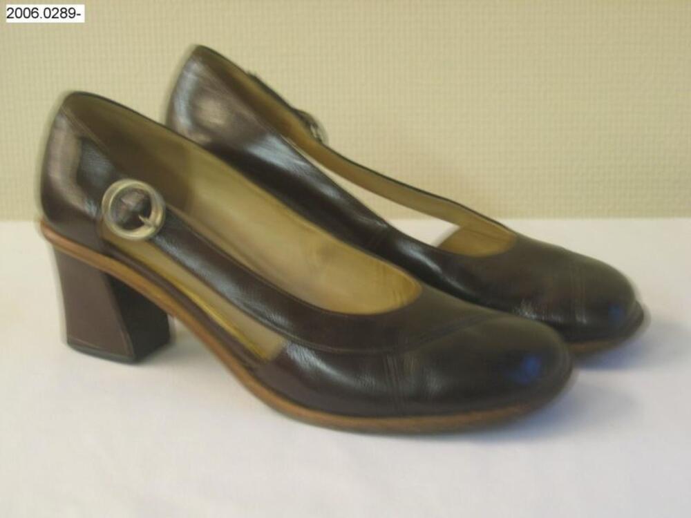 Schoenen in bruin leer met zware hak