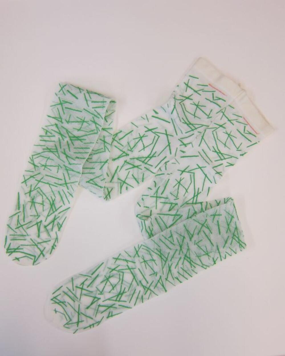 Panty in witte nylon met groene abstracte tekening