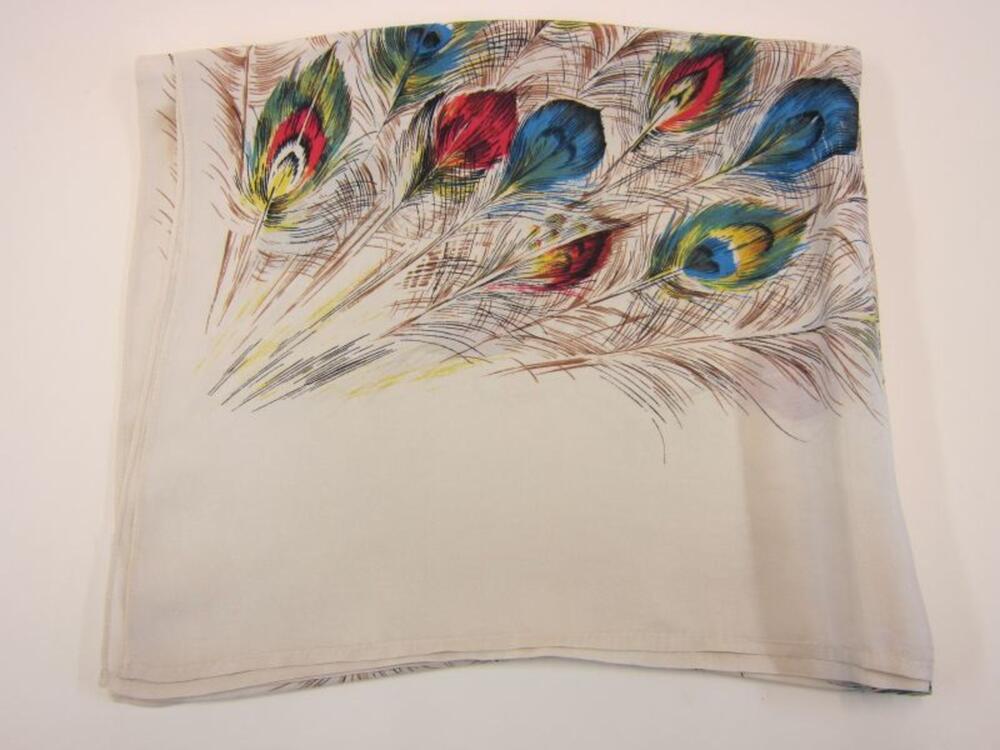 Foulard in witte zijde met pauwenveren print