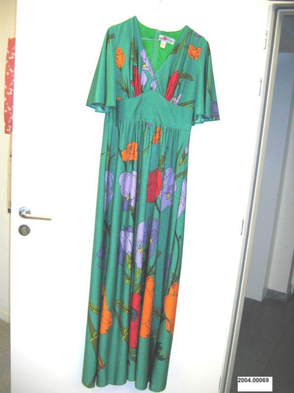 Lange jurk in felgroen polyester met grote bloemen