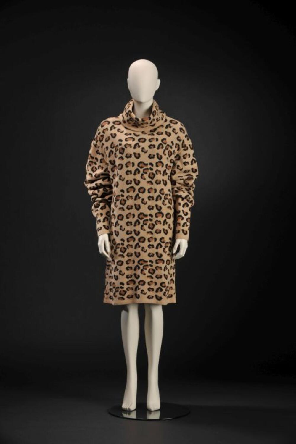 Jurk met luipaardprint met hoge kraag