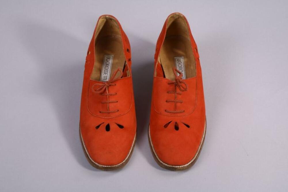 Rode, suède wandelschoenen met vetersluiting