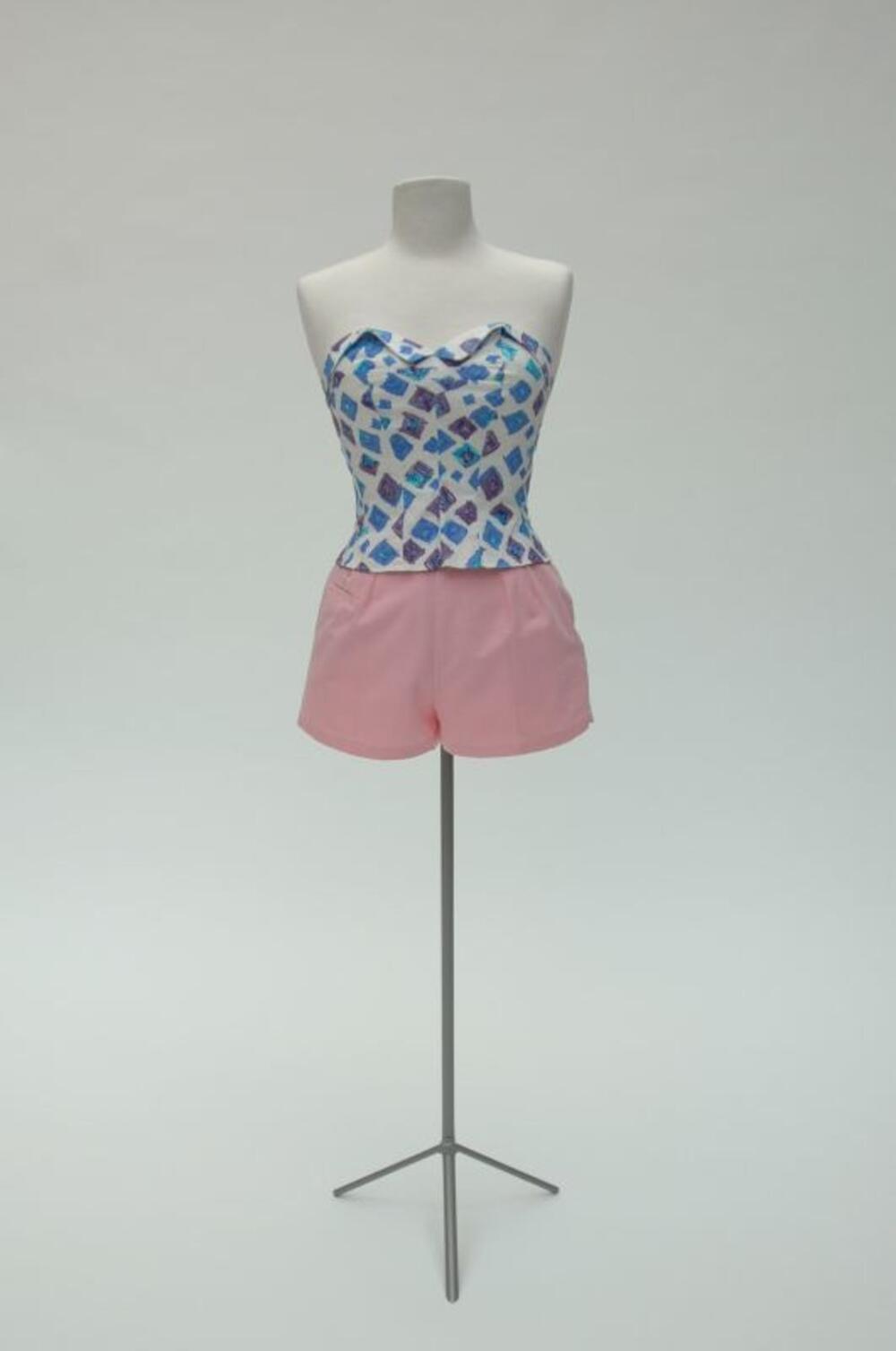 Korte short in roze katoen