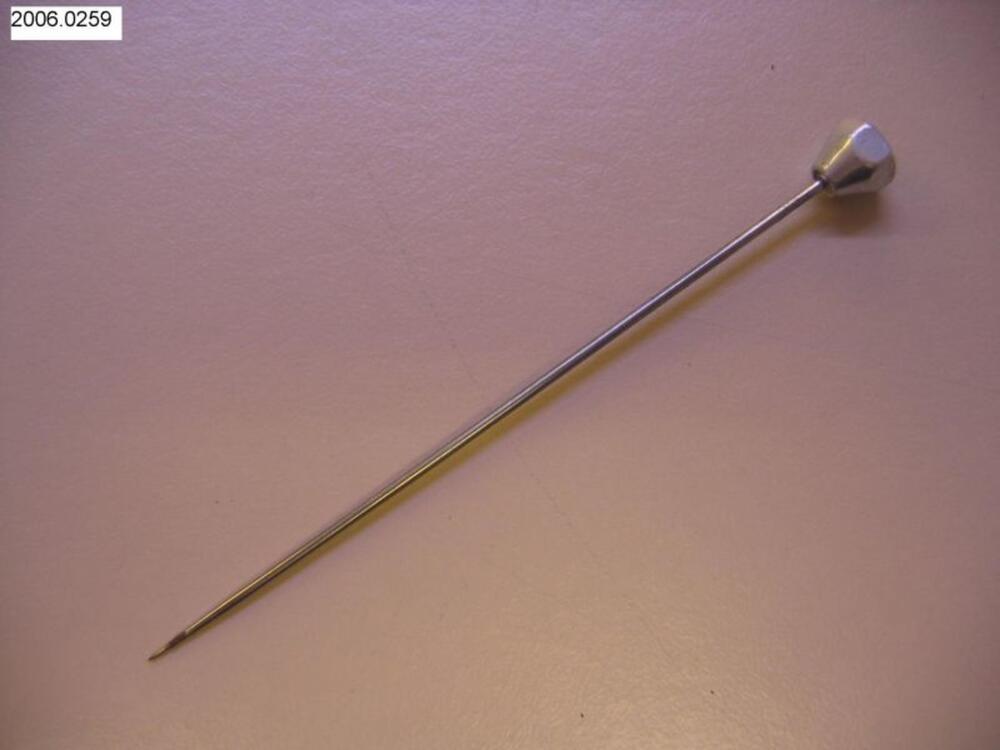 Metalen hoedenspeld met zeshoekige knop