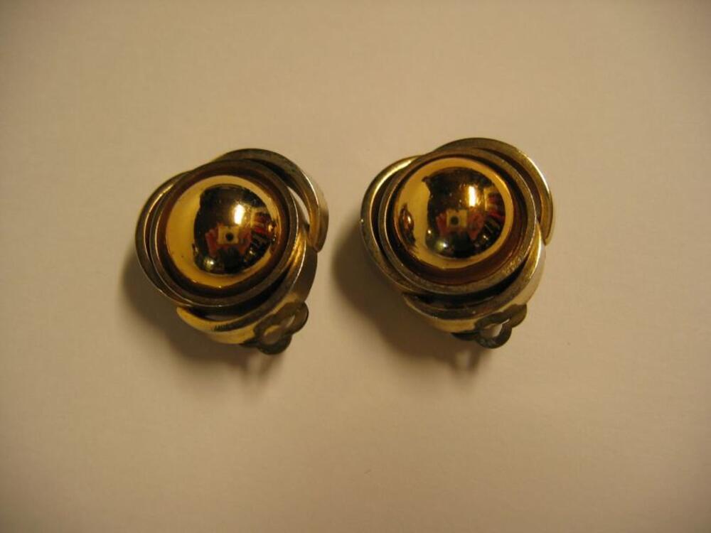 Grote, ronde, goudkleurige, metalen clipsoorbellen