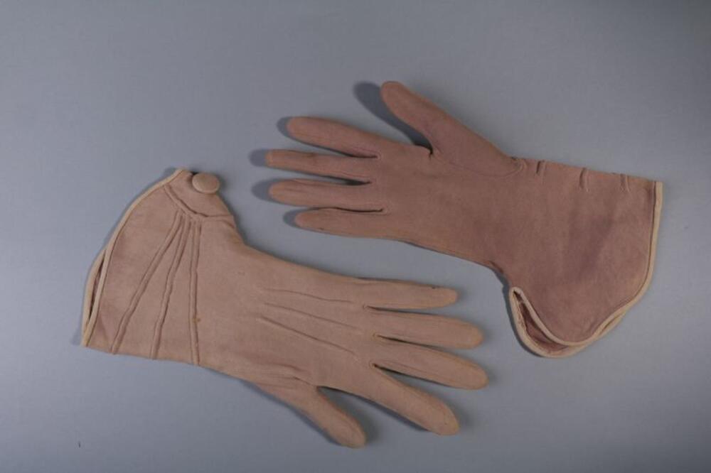 Handschoenen met stikselversiering in cognac kleurig tricot