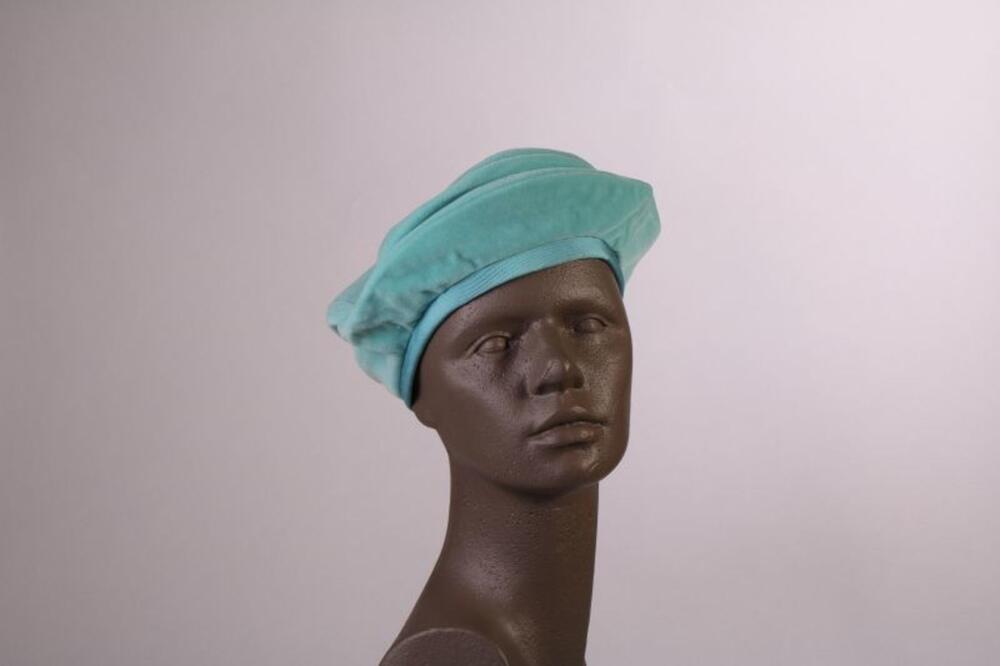 Baret in turkooizen fluweel