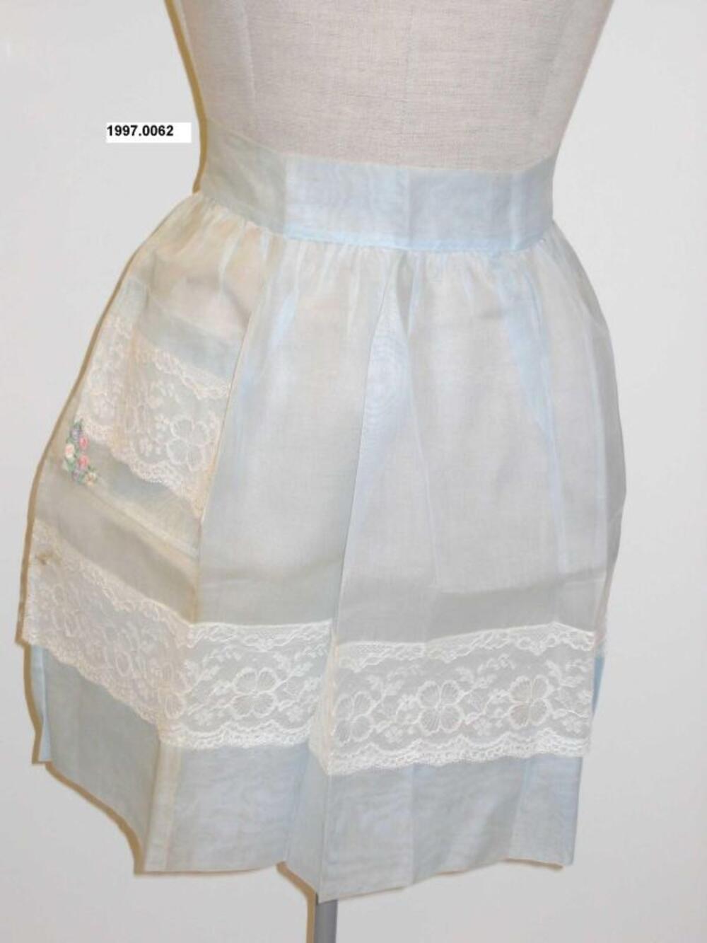 Schort in lichtblauwe organza