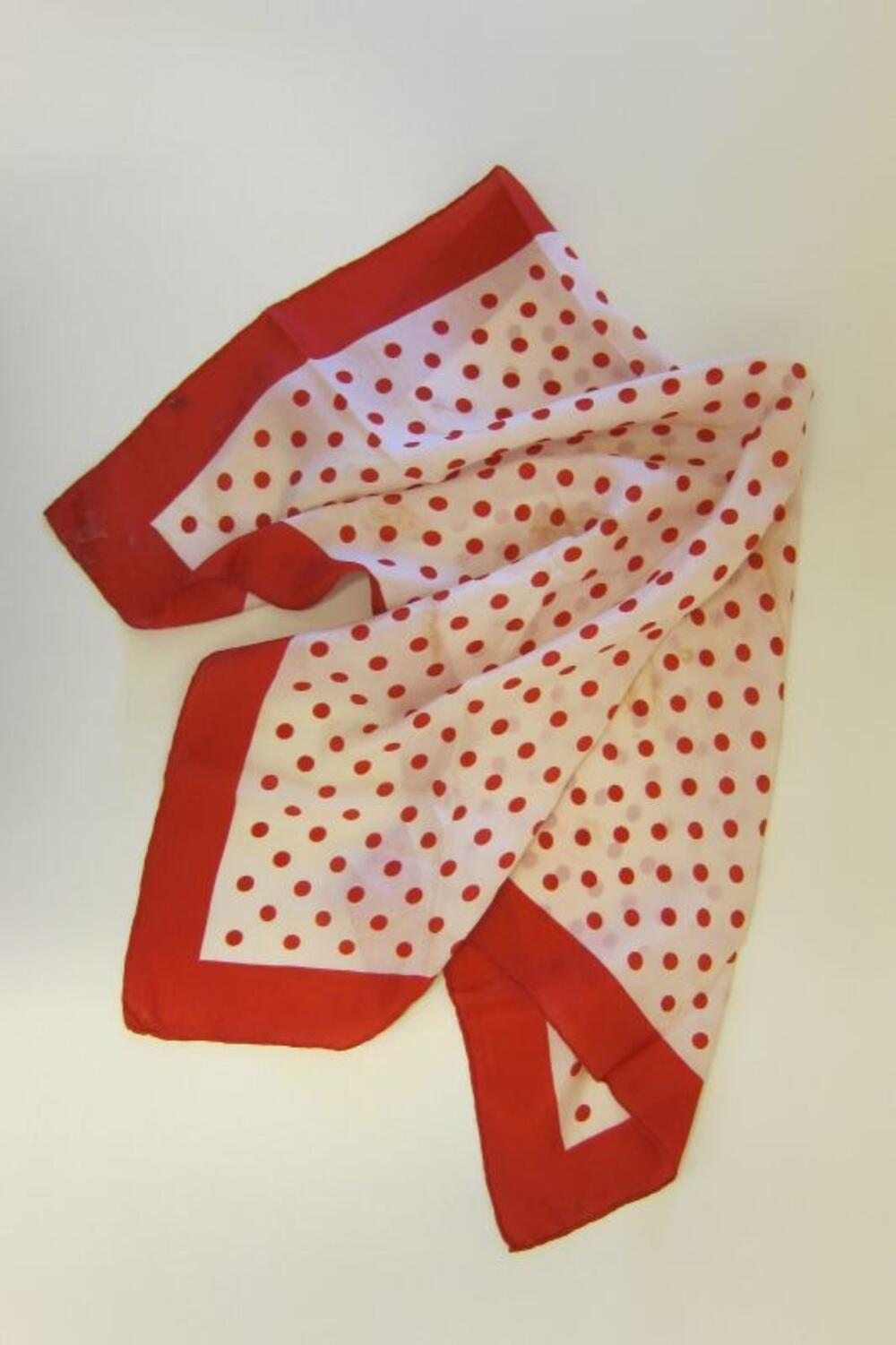 Foulard in zalmroze zijde met rode noppen en boord