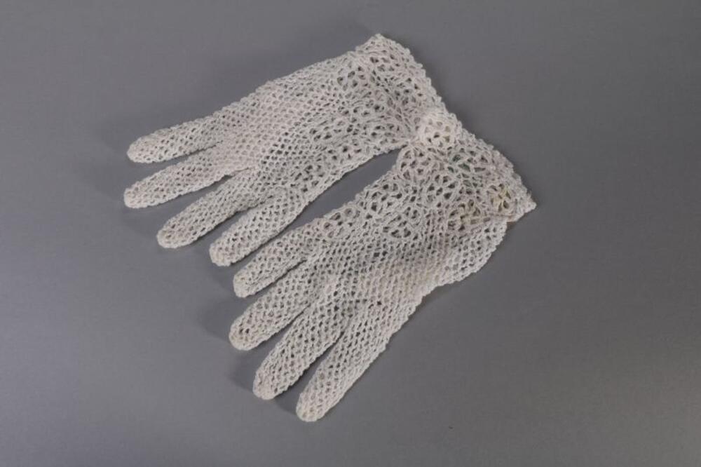 Handschoenen in witte gehaakte katoen