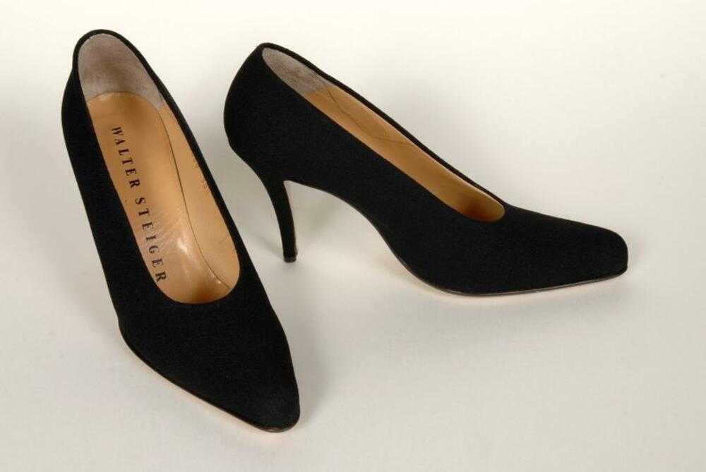 Schoenen met naaldhak in zwart leer