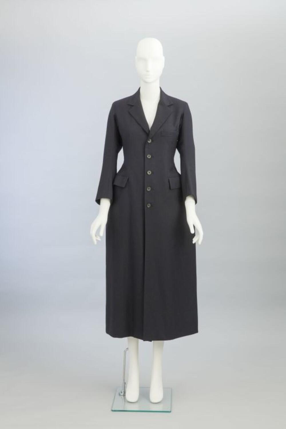 Manteljurk in zwarte wol met petticoat