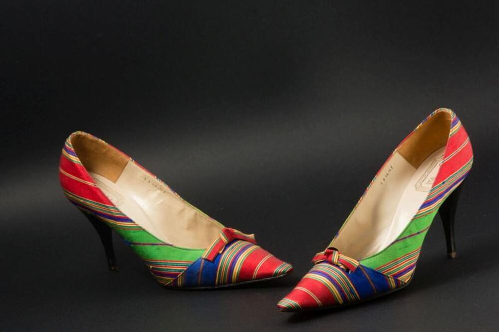 Felgekleurde gestreepte pumps