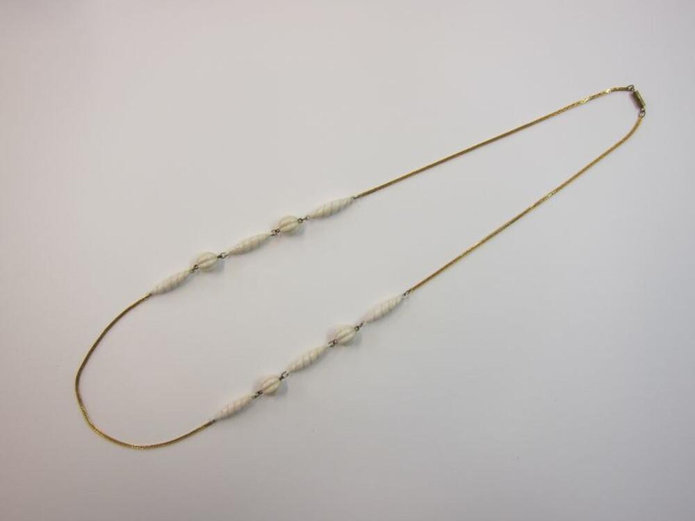 Goudkleurige metalen halsketting