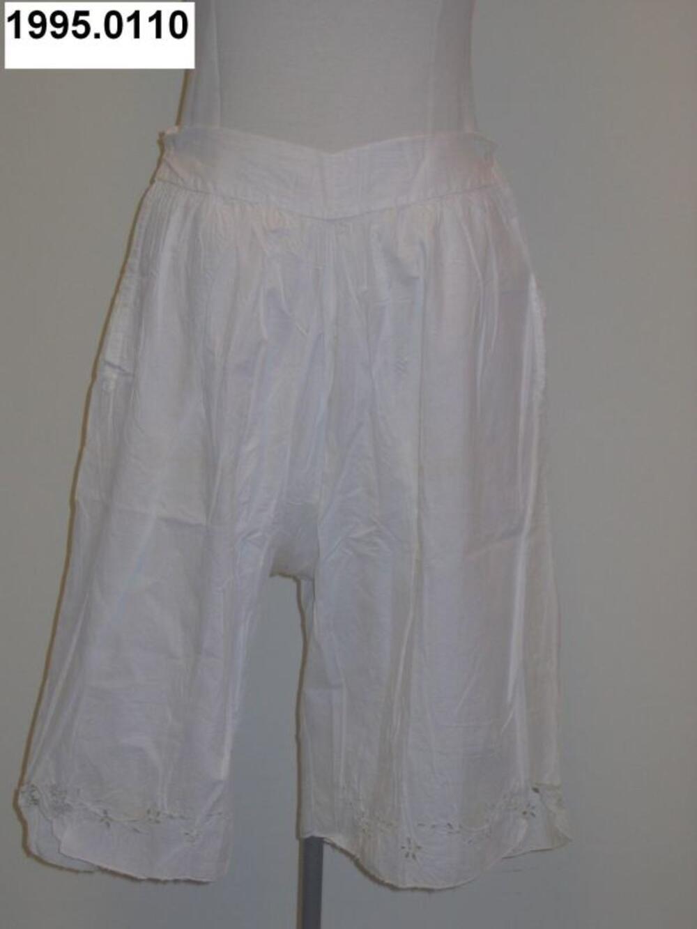 Onderbroek in witte batist