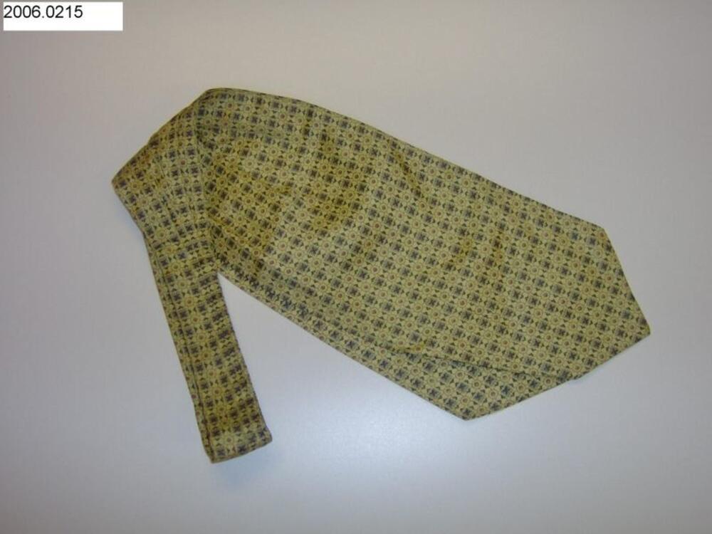 Foulard in lichtgeel synthetisch materiaal met bruine en rode figuren