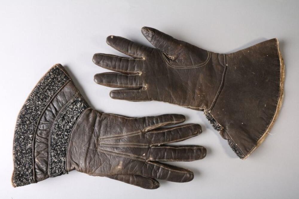 Handschoenen met waaiervormige boord in zwart leer