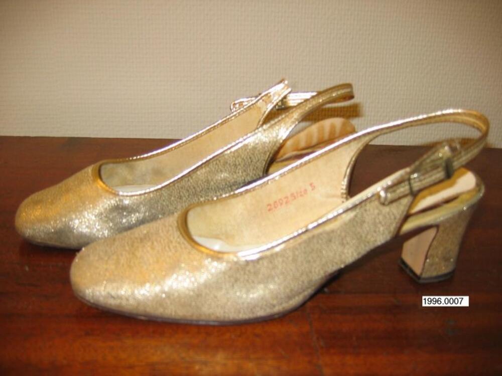 Schoenen in synthetisch weefsel met gouddraad
