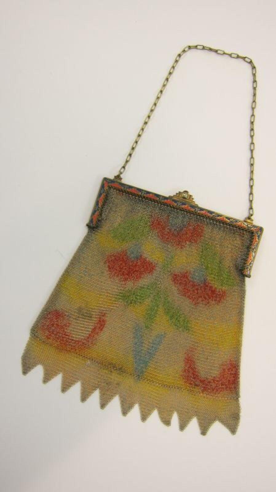 Handtas in metalen vlechtwerk met beschilderde bloemen en art-decomotieven