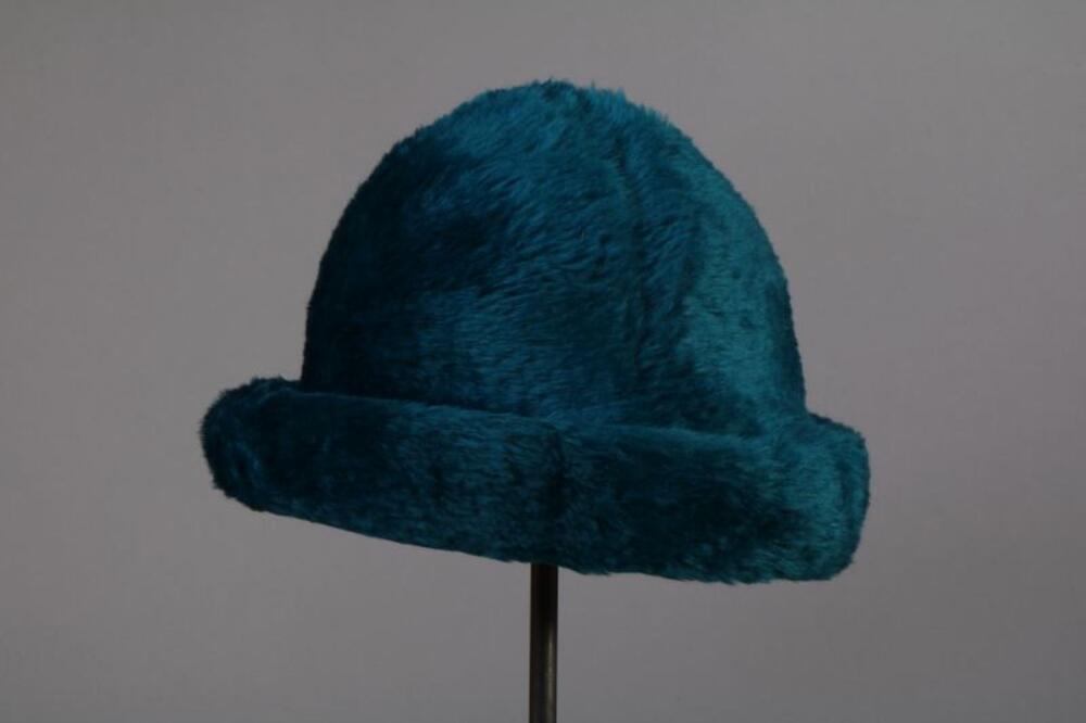 Muts in blauw imitatiebont