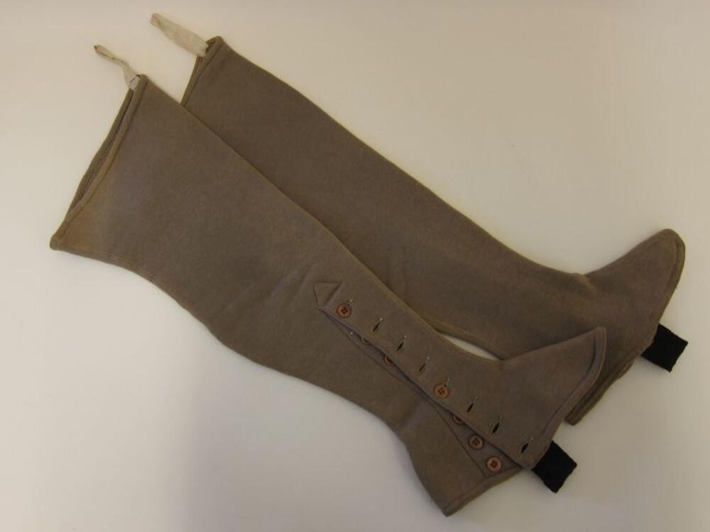 Beenwarmers in bruingrijze tricot