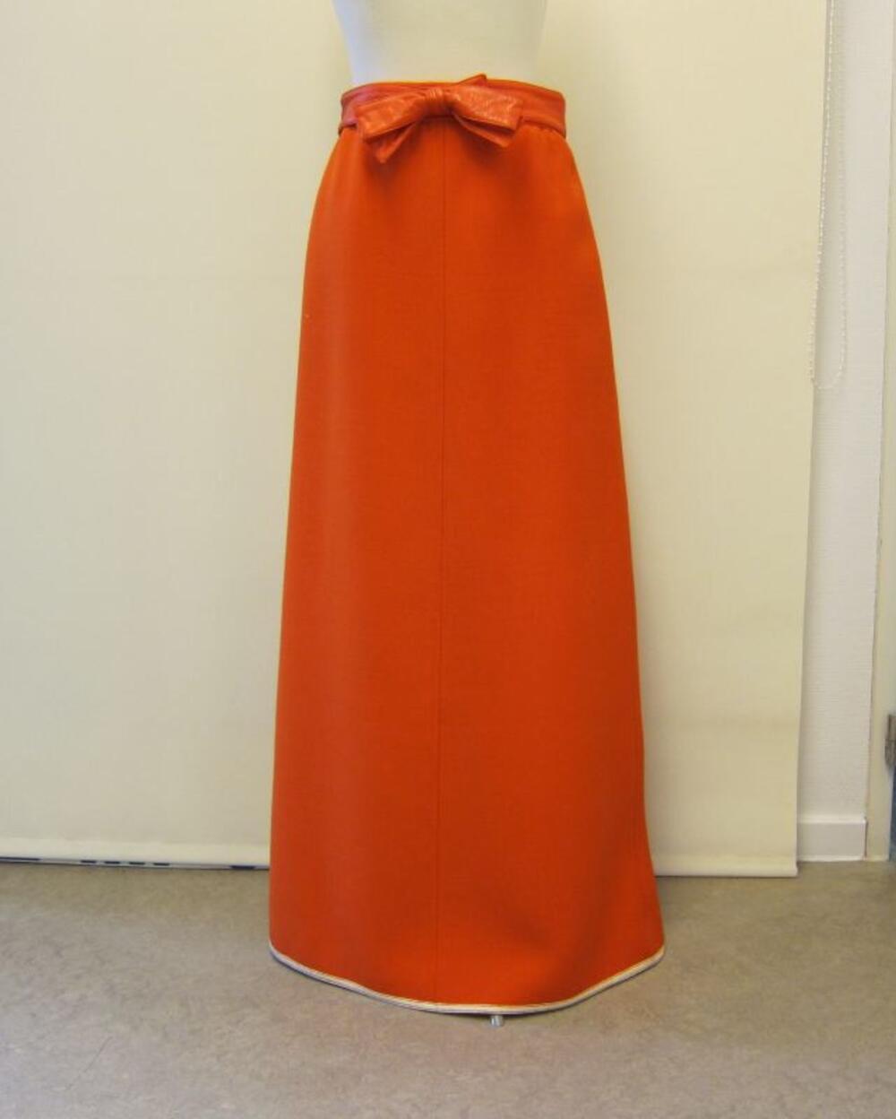Lange, wollen, oranje avondrok