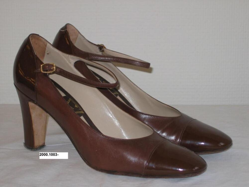 Schoenen in bruin leer met lakleren neus, hiel en hak