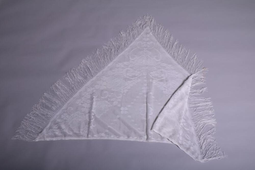 Sjaal in wit gebreide polyester met franjes