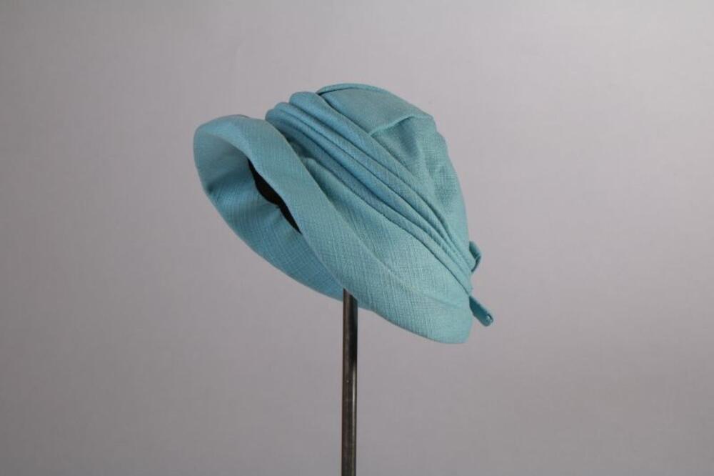 Hoed in turkooizen polyester met strik