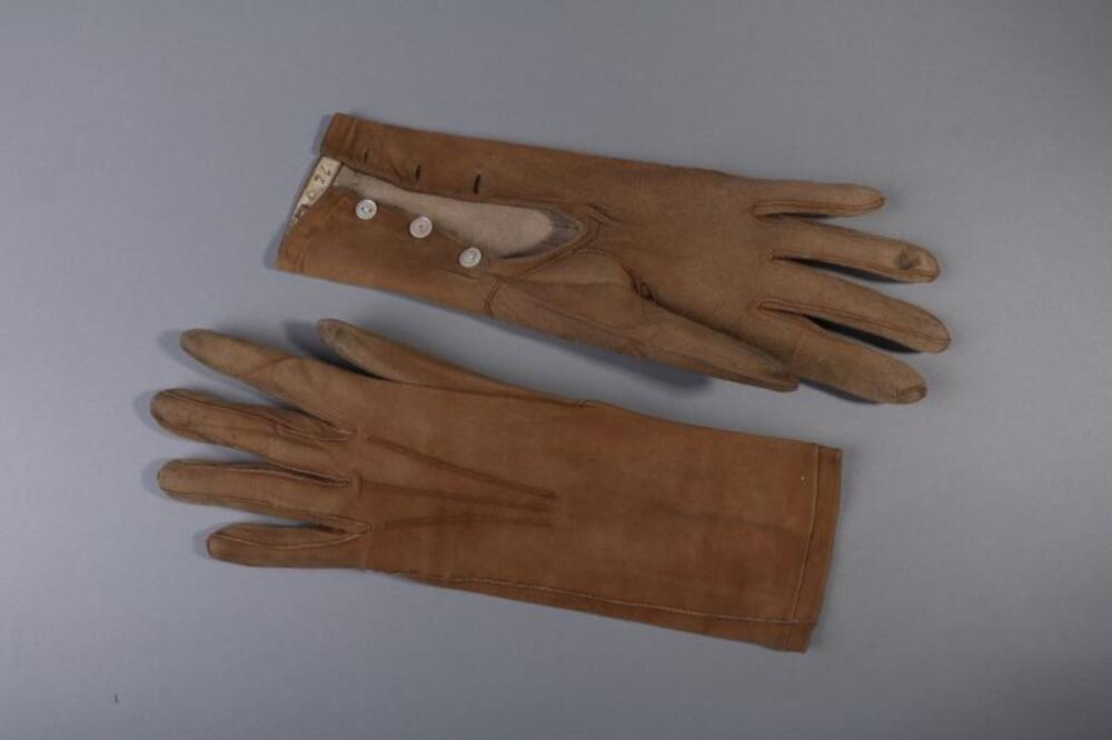 Korte handschoenen in natuurkleurige suède