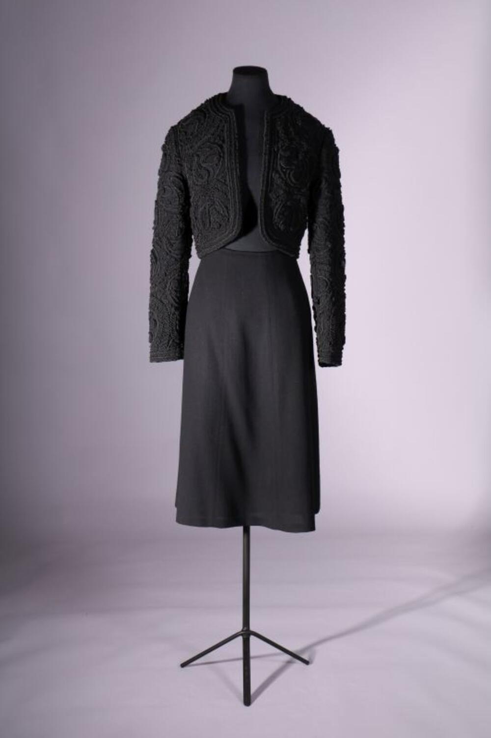 Ensemble bestaande uit rok en bolero
