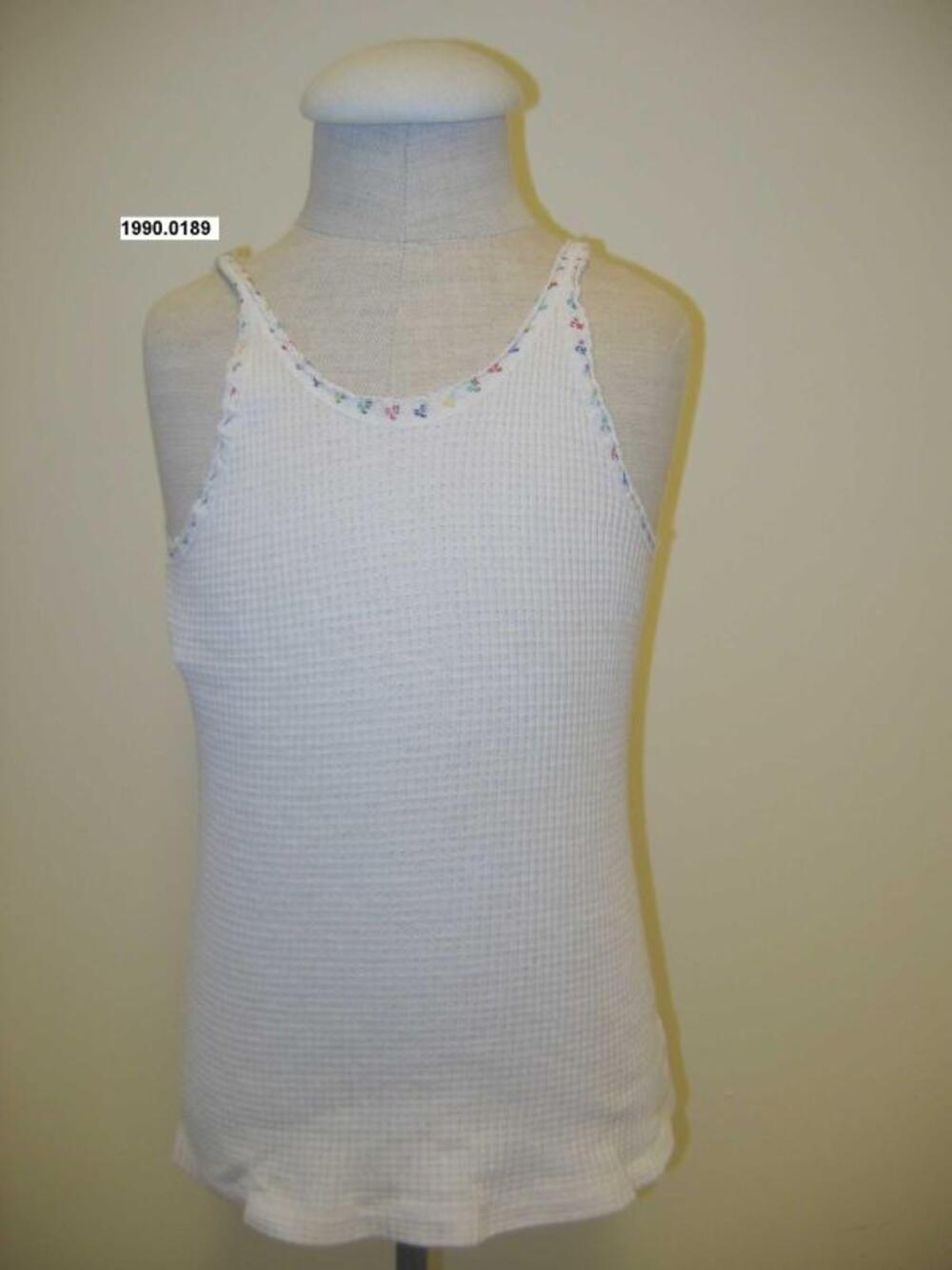 Onderlijfje in witte tricot