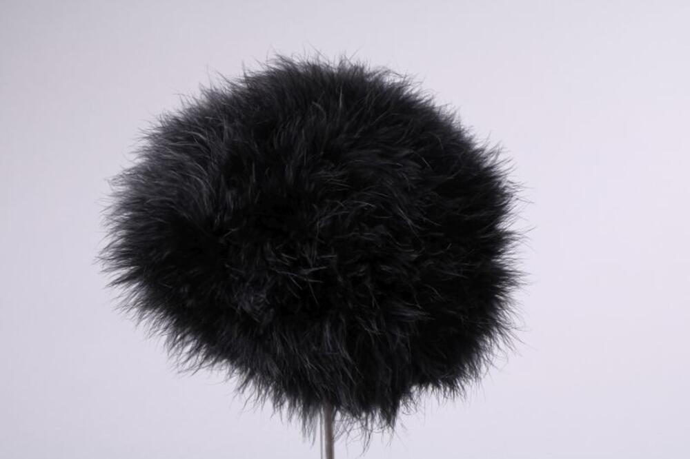 Baret in zwarte mariboe met elastische band