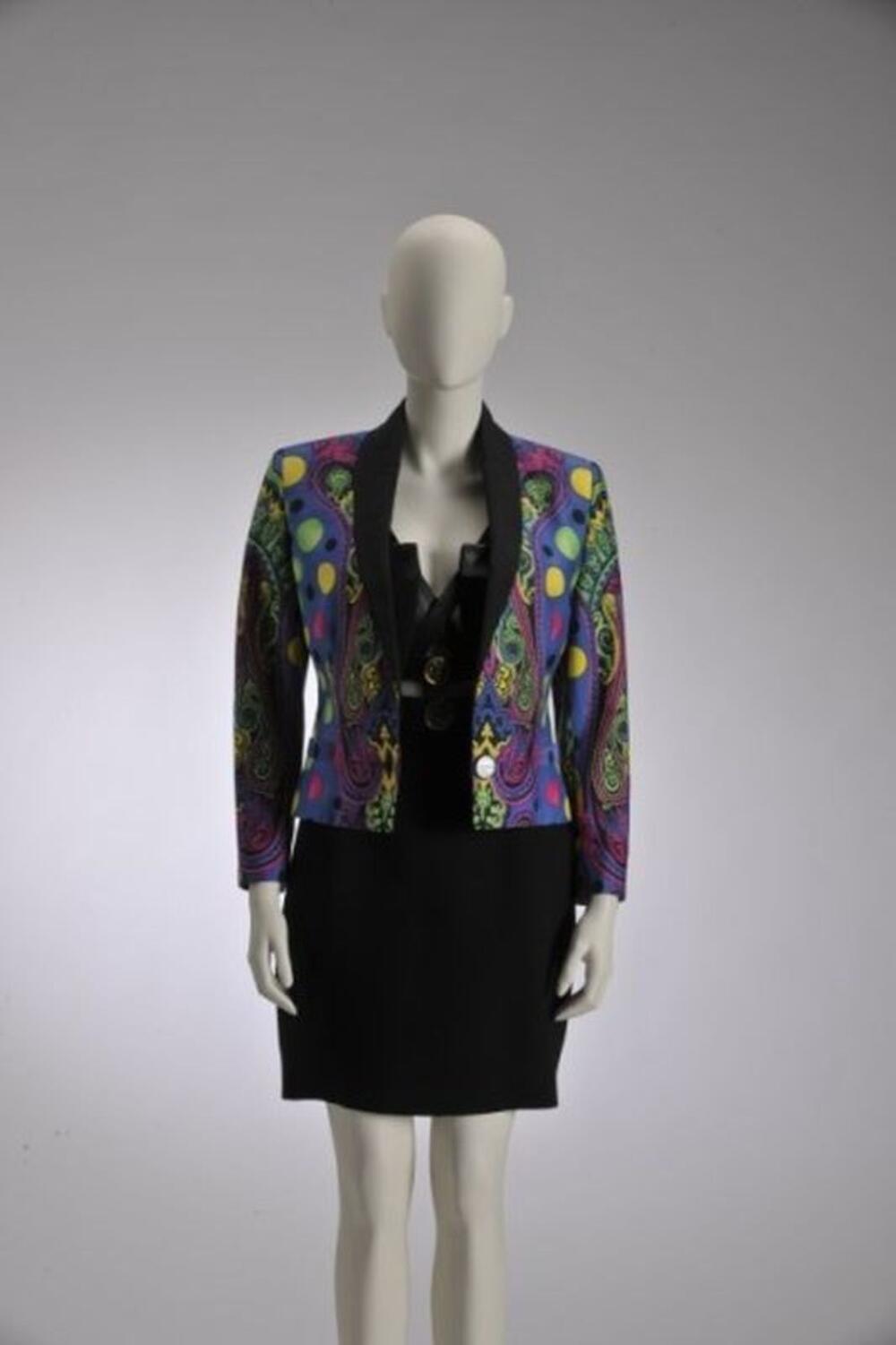 Blazer in blauw stof met felgekleurde tekening