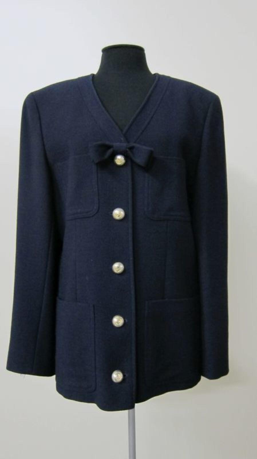 Jasje in donkerblauwe wol