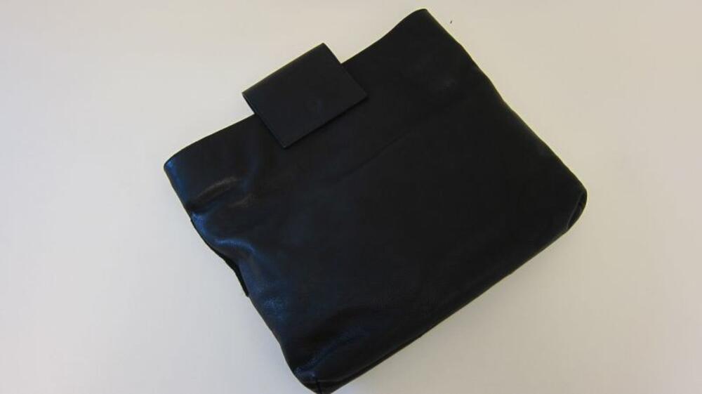 Zwart leren handtas met suède accenten