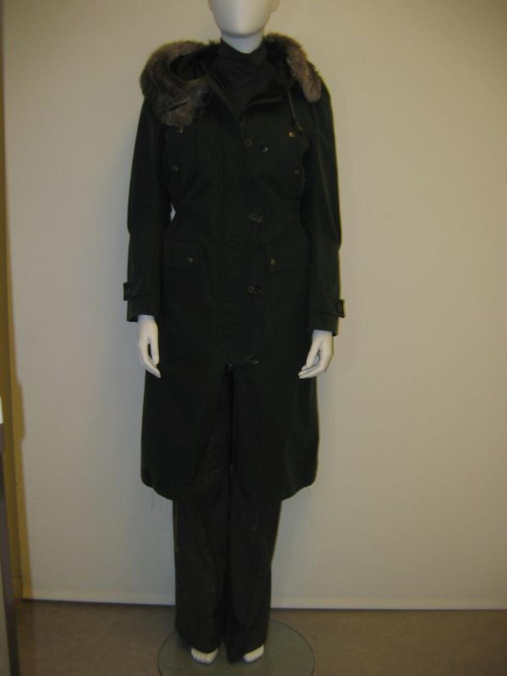Ensemble bestaande uit parka, broek en coltrui