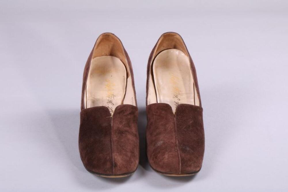 Schoenen in donkerbruine suède