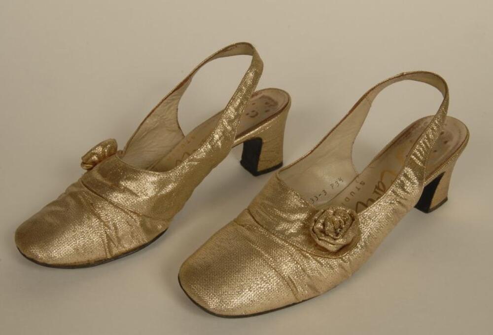 Sandalen in goudkleurige stof