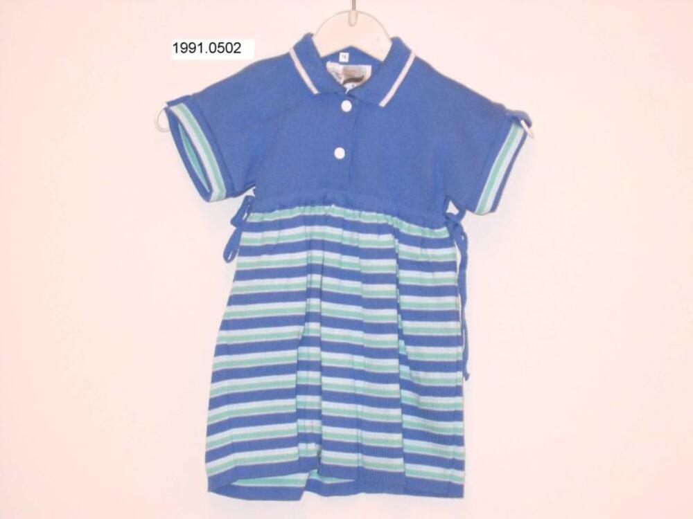 Jurk in blauw-groen-wit gestreept tricot