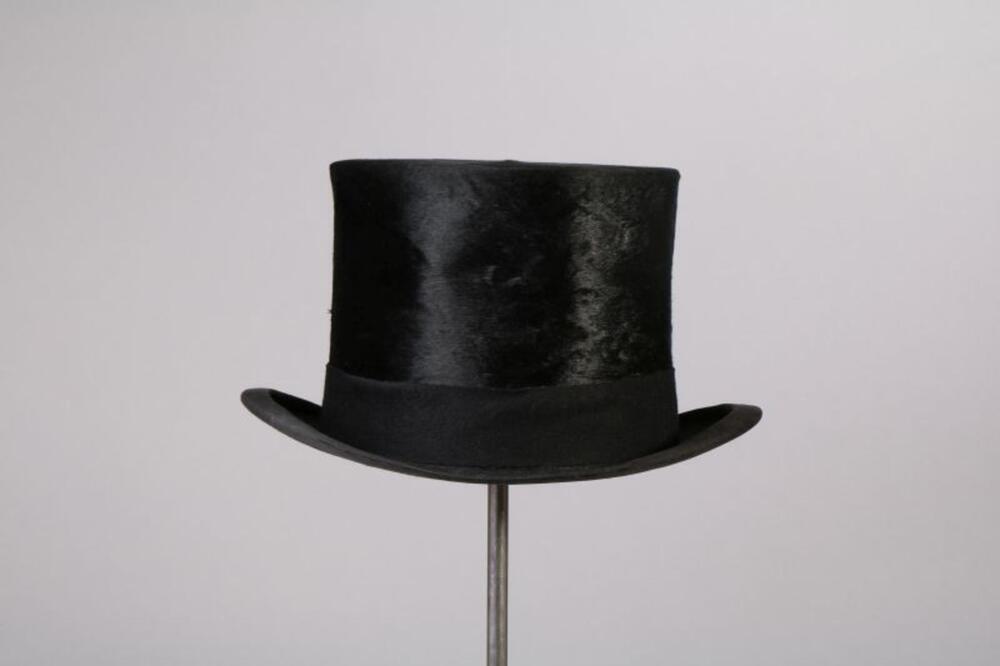 Zwarte buishoed