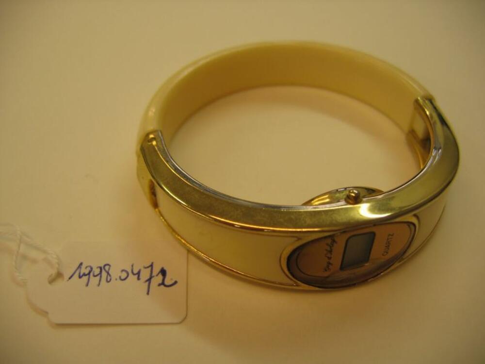 Armband-polshorloge in ivoorkleurige plastic en koperkleurigmetaal