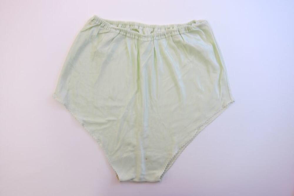 Onderbroek in pastelgroene kunstzijde