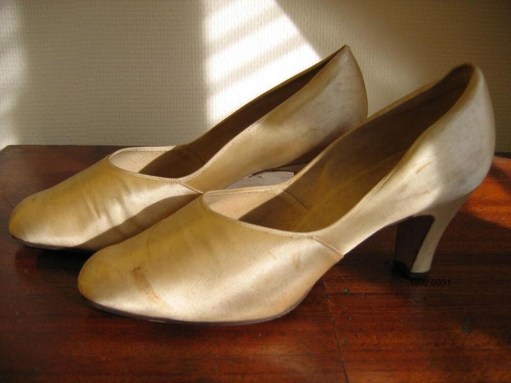 Bruidschoenen in crèmekleurig satijn