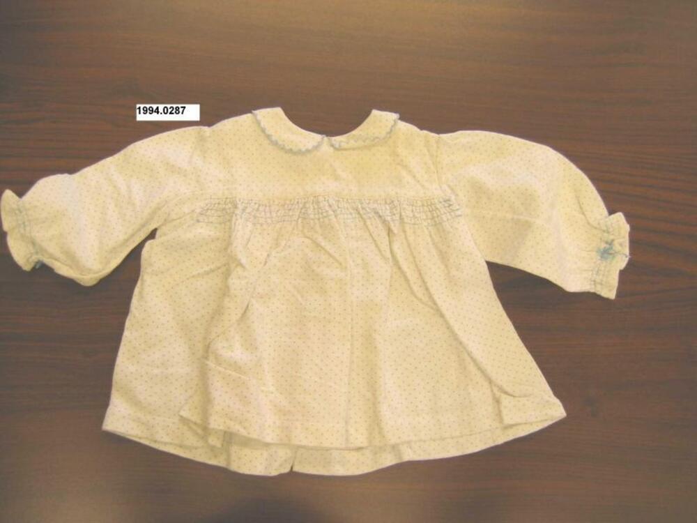 Blouse in witte flanel met lichtblauwe stippen