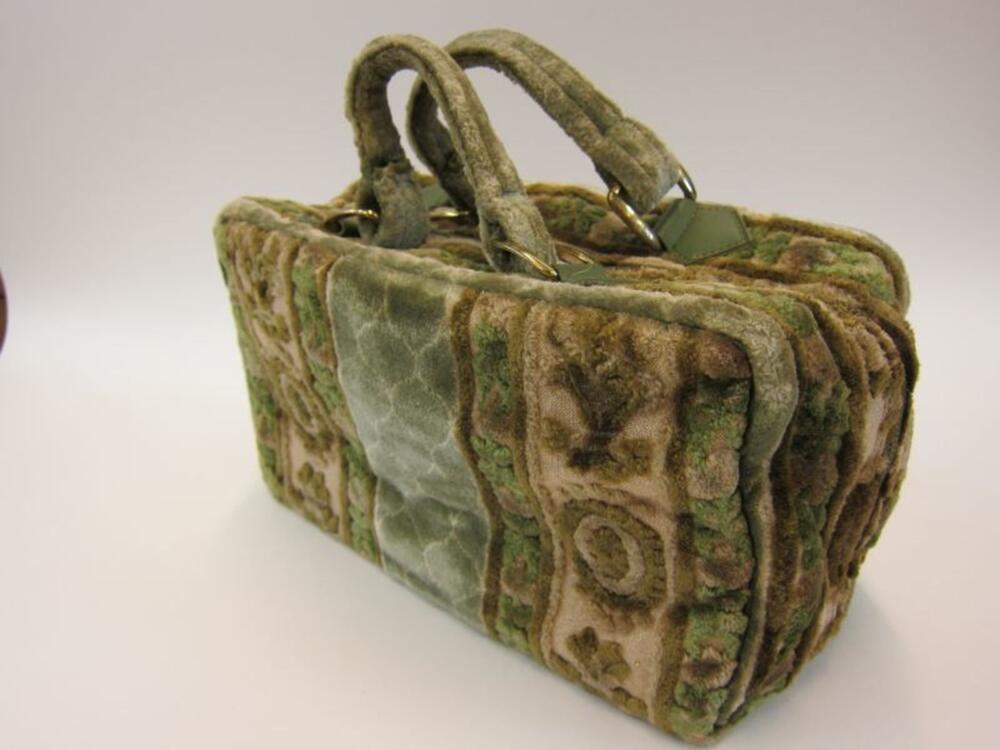 Toilettas in groene en beige fluweel met korte hengsels