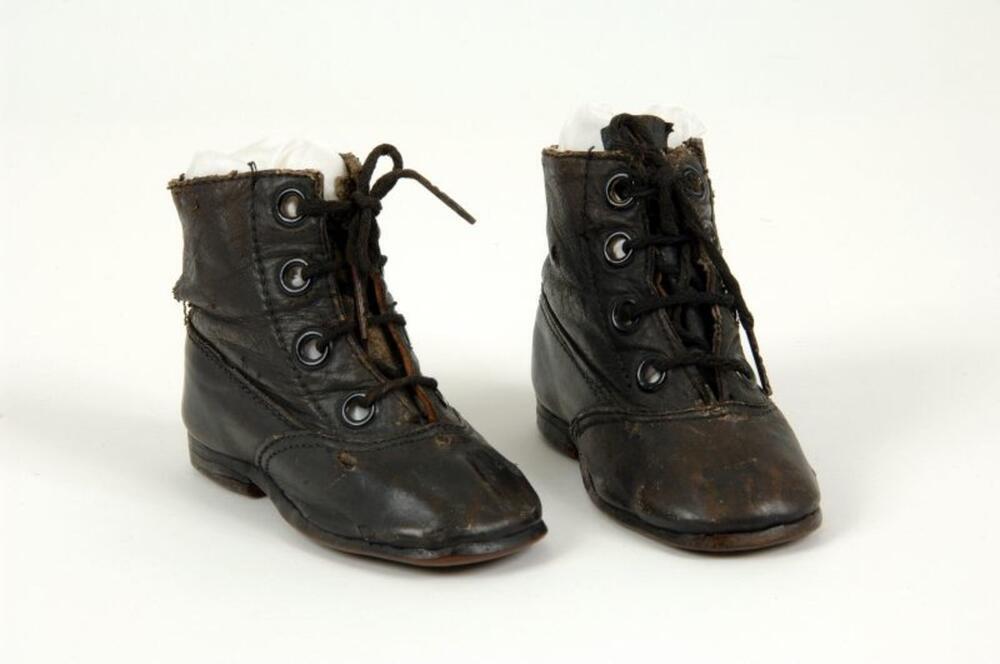 Kinderschoenen in zwart leer